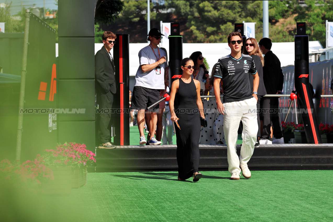 GP SPAGNA, (L to R): Carmen Montero Mundt with her boyfriend George Russell (GBR) Mercedes AMG F1.

01.06.2025. Formula 1 World Championship, Rd 9, Spanish Grand Prix, Barcelona, Spain, Gara Day.

 - www.xpbimages.com, EMail: requests@xpbimages.com © Copyright: Rew / XPB Images