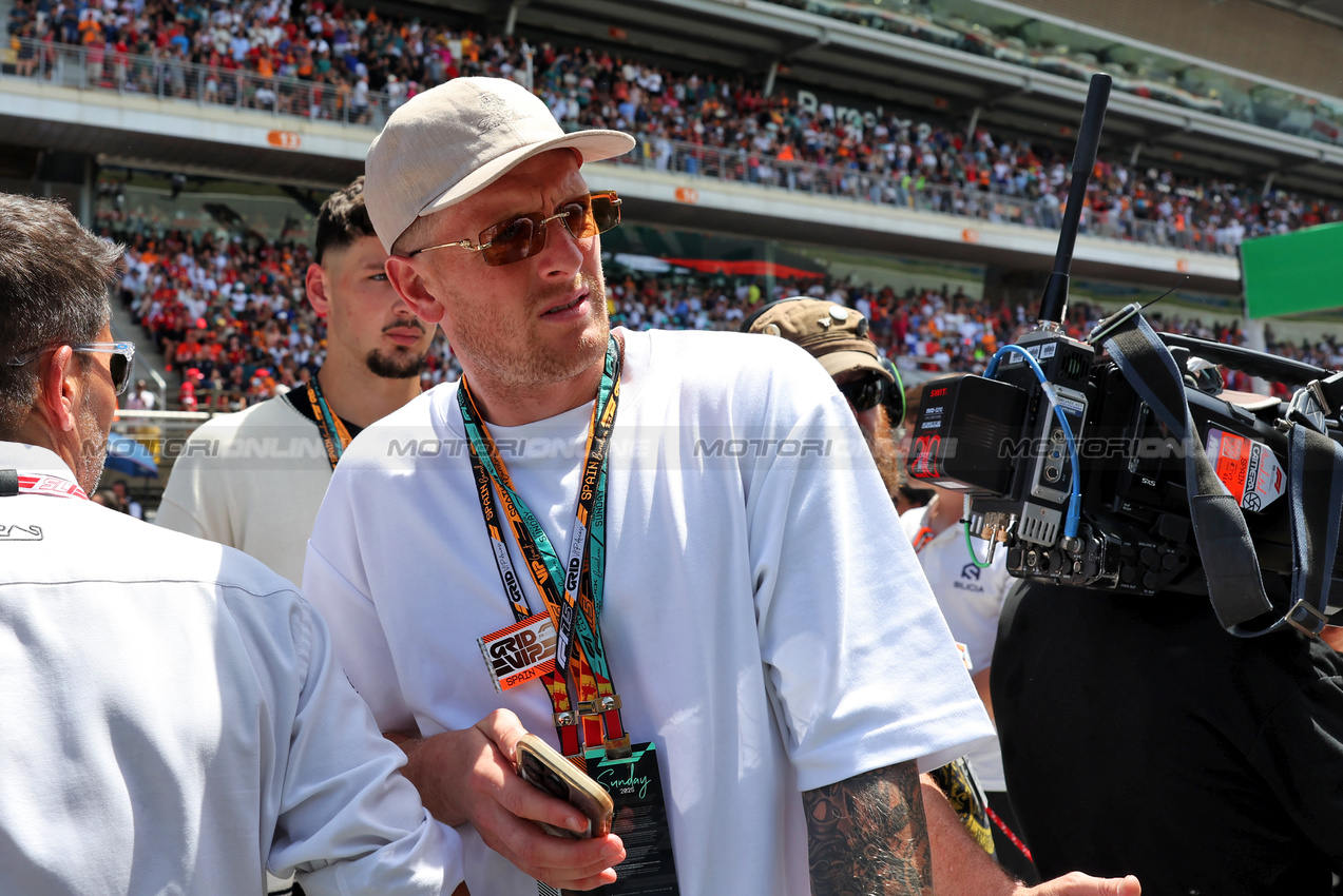 GP SPAGNA, Jordan Pickford (GBR) England Football Team Player on the grid.

01.06.2025. Formula 1 World Championship, Rd 9, Spanish Grand Prix, Barcelona, Spain, Gara Day.

 - www.xpbimages.com, EMail: requests@xpbimages.com © Copyright: Rew / XPB Images