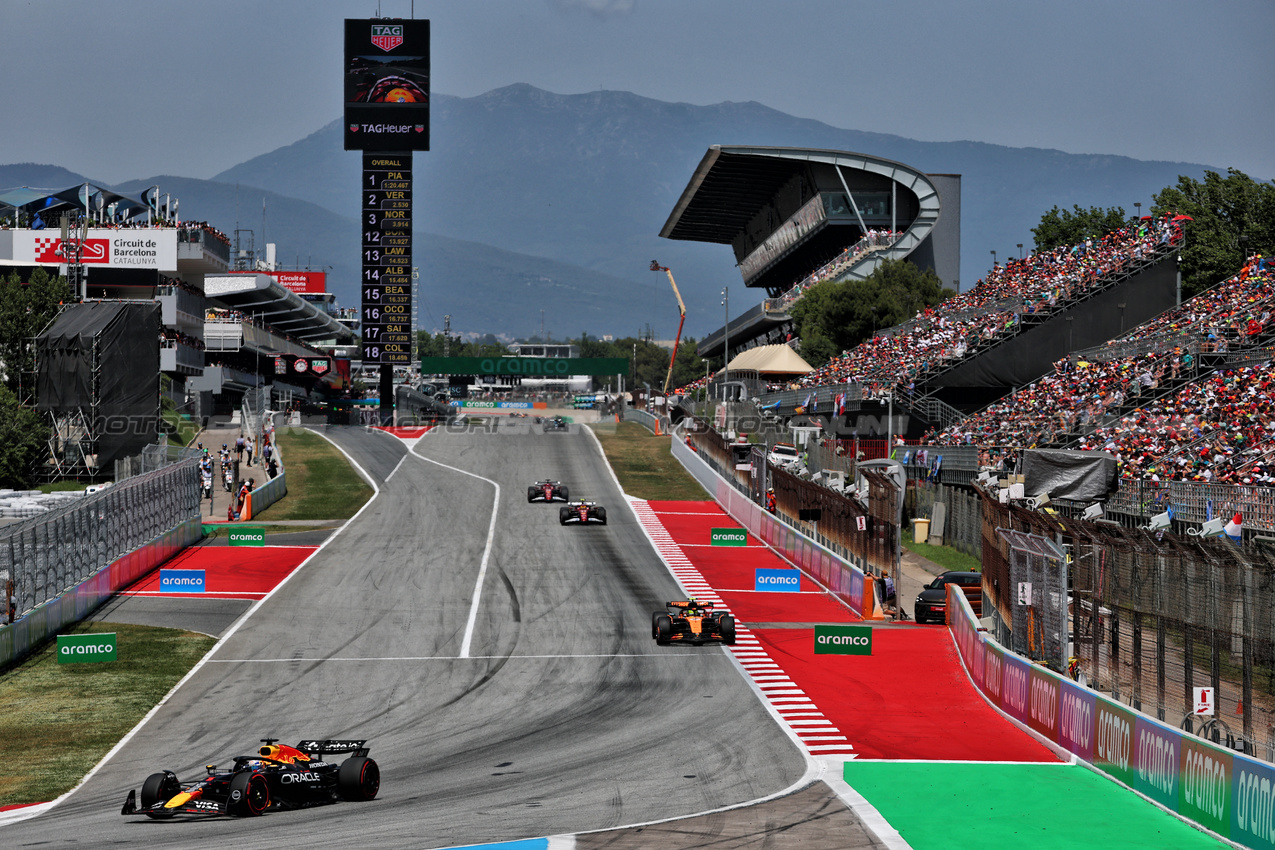 GP SPAGNA, Max Verstappen (NLD) Red Bull Racing RB21.

01.06.2025. Formula 1 World Championship, Rd 9, Spanish Grand Prix, Barcelona, Spain, Gara Day.

- www.xpbimages.com, EMail: requests@xpbimages.com © Copyright: Batchelor / XPB Images