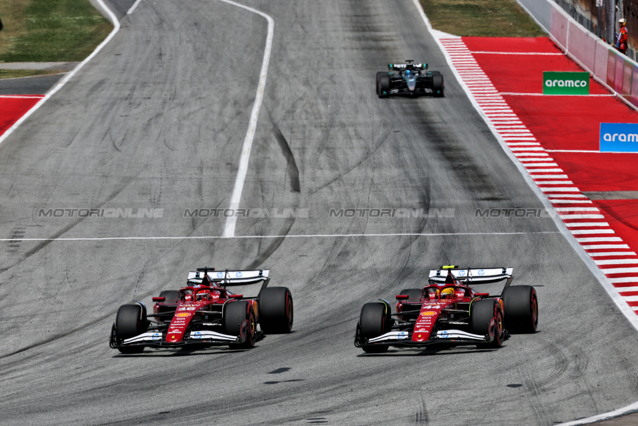 GP SPAGNA, Charles Leclerc (MON) Ferrari SF-25 e Lewis Hamilton (GBR) Ferrari SF-25 battle for position.

01.06.2025. Formula 1 World Championship, Rd 9, Spanish Grand Prix, Barcelona, Spain, Gara Day.

- www.xpbimages.com, EMail: requests@xpbimages.com © Copyright: Batchelor / XPB Images