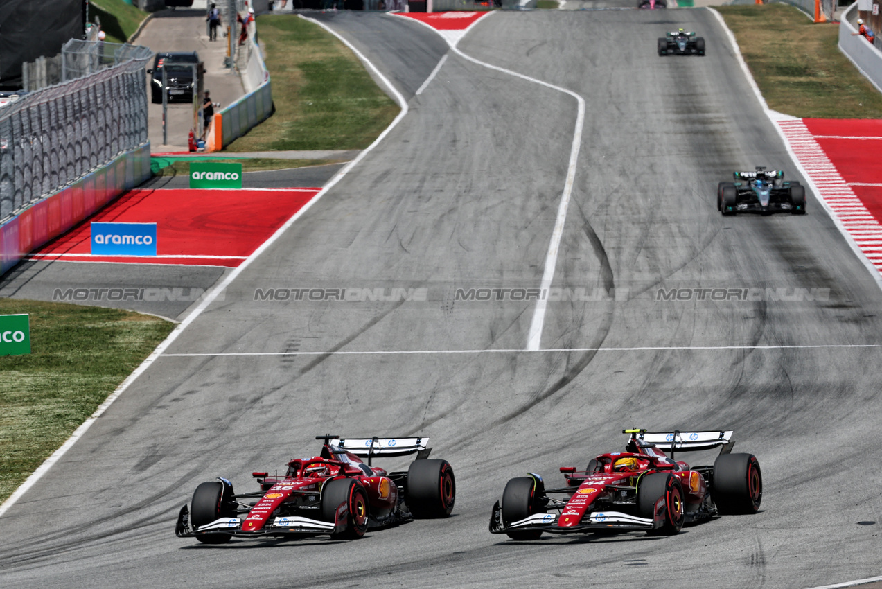 GP SPAGNA, Charles Leclerc (MON) Ferrari SF-25 e Lewis Hamilton (GBR) Ferrari SF-25 battle for position.

01.06.2025. Formula 1 World Championship, Rd 9, Spanish Grand Prix, Barcelona, Spain, Gara Day.

- www.xpbimages.com, EMail: requests@xpbimages.com © Copyright: Batchelor / XPB Images