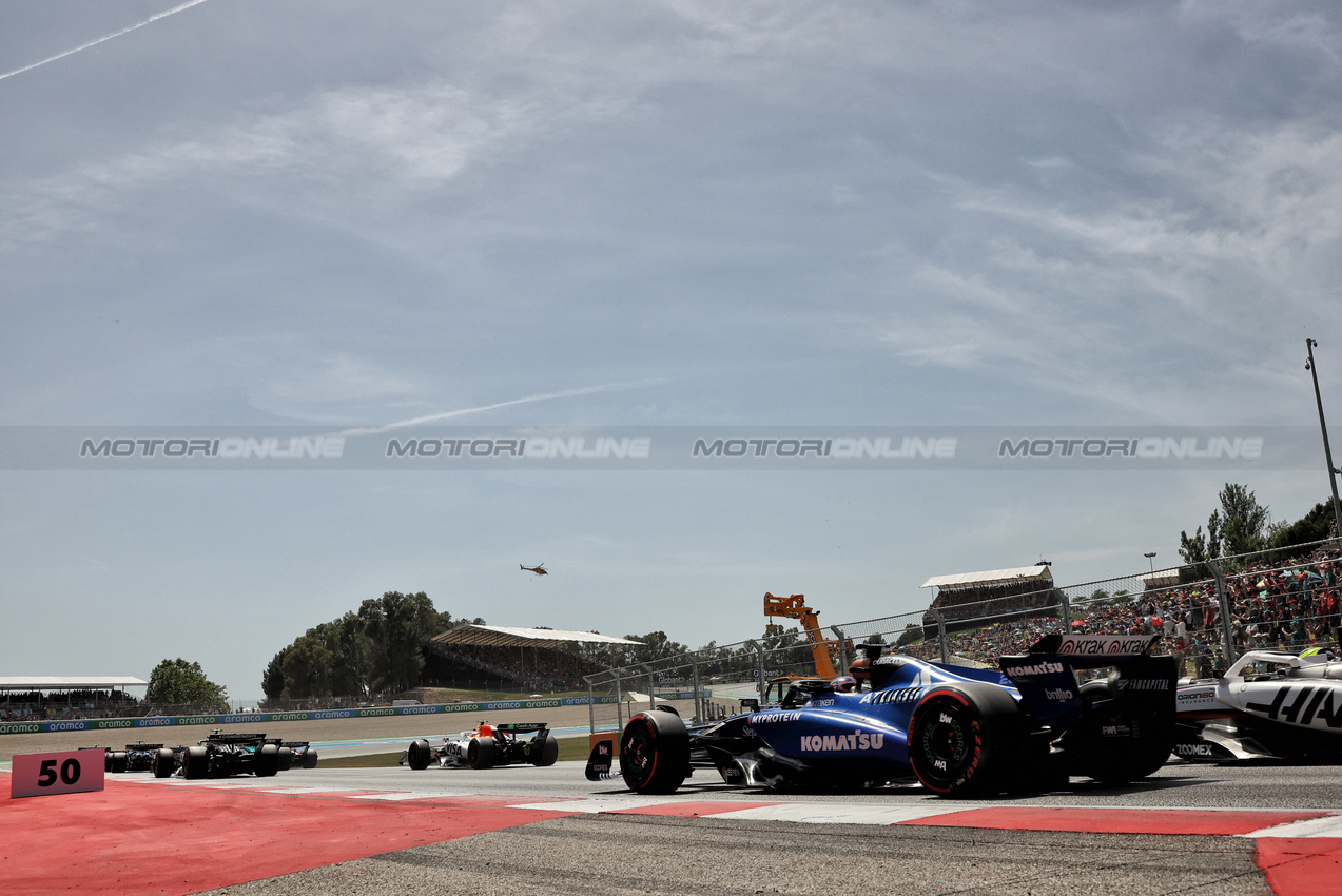 GP SPAGNA, Alexander Albon (THA) Atlassian Williams Racing FW47 at the partenza of the race.

01.06.2025. Formula 1 World Championship, Rd 9, Spanish Grand Prix, Barcelona, Spain, Gara Day.

- www.xpbimages.com, EMail: requests@xpbimages.com © Copyright: Bearne / XPB Images