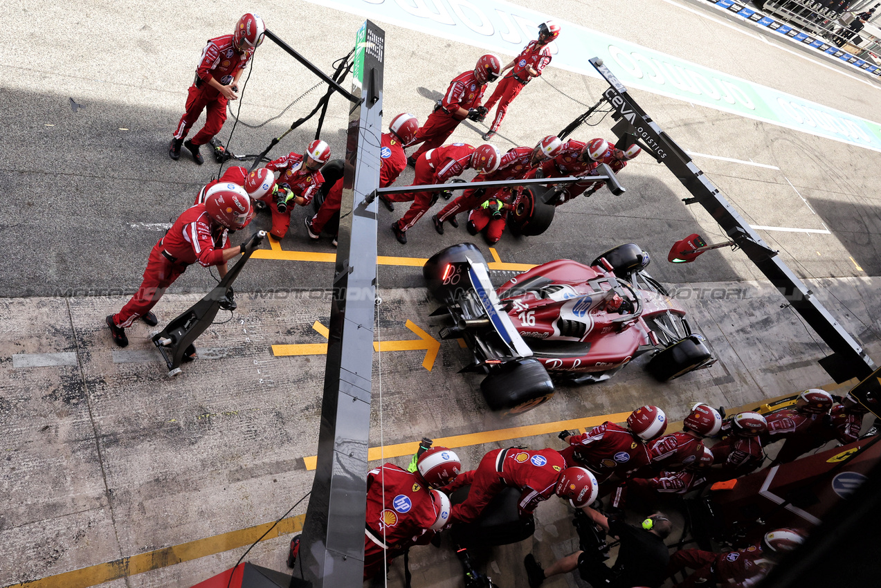 GP SPAGNA, Charles Leclerc (MON) Ferrari SF-25 makes a pit stop.

01.06.2025. Formula 1 World Championship, Rd 9, Spanish Grand Prix, Barcelona, Spain, Gara Day.

- www.xpbimages.com, EMail: requests@xpbimages.com © Copyright: Bearne / XPB Images
