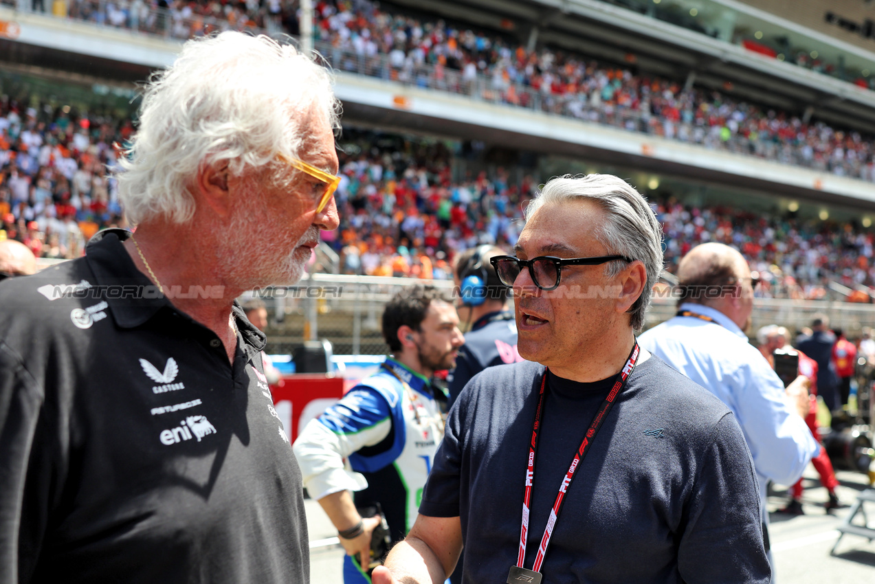 GP SPAGNA, (L to R): Flavio Briatore (ITA) Alpine F1 Team Executive Advisor with Luca de Meo (ITA) Groupe Renault Chief Executive Officer on the grid.

01.06.2025. Formula 1 World Championship, Rd 9, Spanish Grand Prix, Barcelona, Spain, Gara Day.

- www.xpbimages.com, EMail: requests@xpbimages.com © Copyright: Bearne / XPB Images