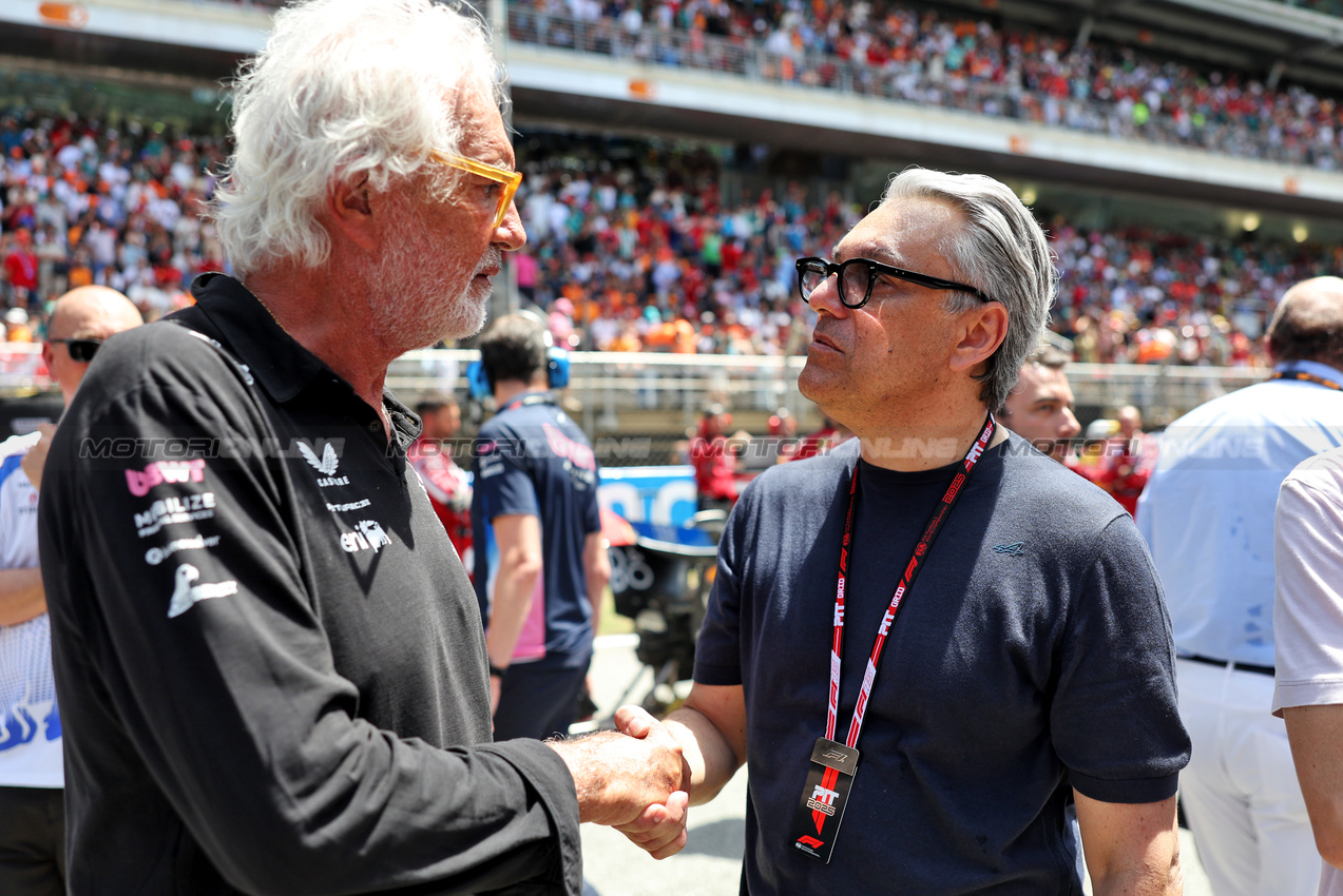 GP SPAGNA, (L to R): Flavio Briatore (ITA) Alpine F1 Team Executive Advisor with Luca de Meo (ITA) Groupe Renault Chief Executive Officer on the grid.

01.06.2025. Formula 1 World Championship, Rd 9, Spanish Grand Prix, Barcelona, Spain, Gara Day.

- www.xpbimages.com, EMail: requests@xpbimages.com © Copyright: Bearne / XPB Images
