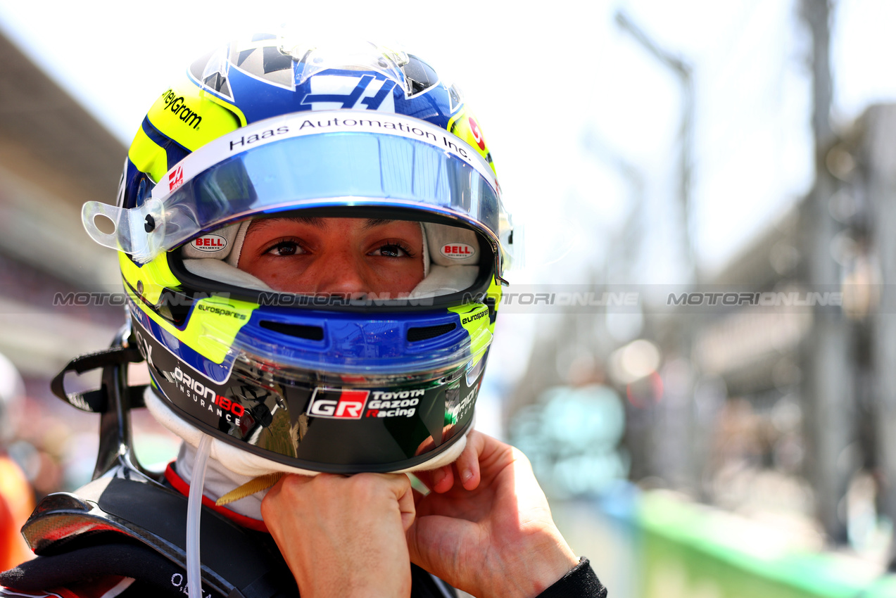 GP SPAGNA, Oliver Bearman (GBR) Haas F1 Team on the grid.

01.06.2025. Formula 1 World Championship, Rd 9, Spanish Grand Prix, Barcelona, Spain, Gara Day.

- www.xpbimages.com, EMail: requests@xpbimages.com © Copyright: Charniaux / XPB Images
