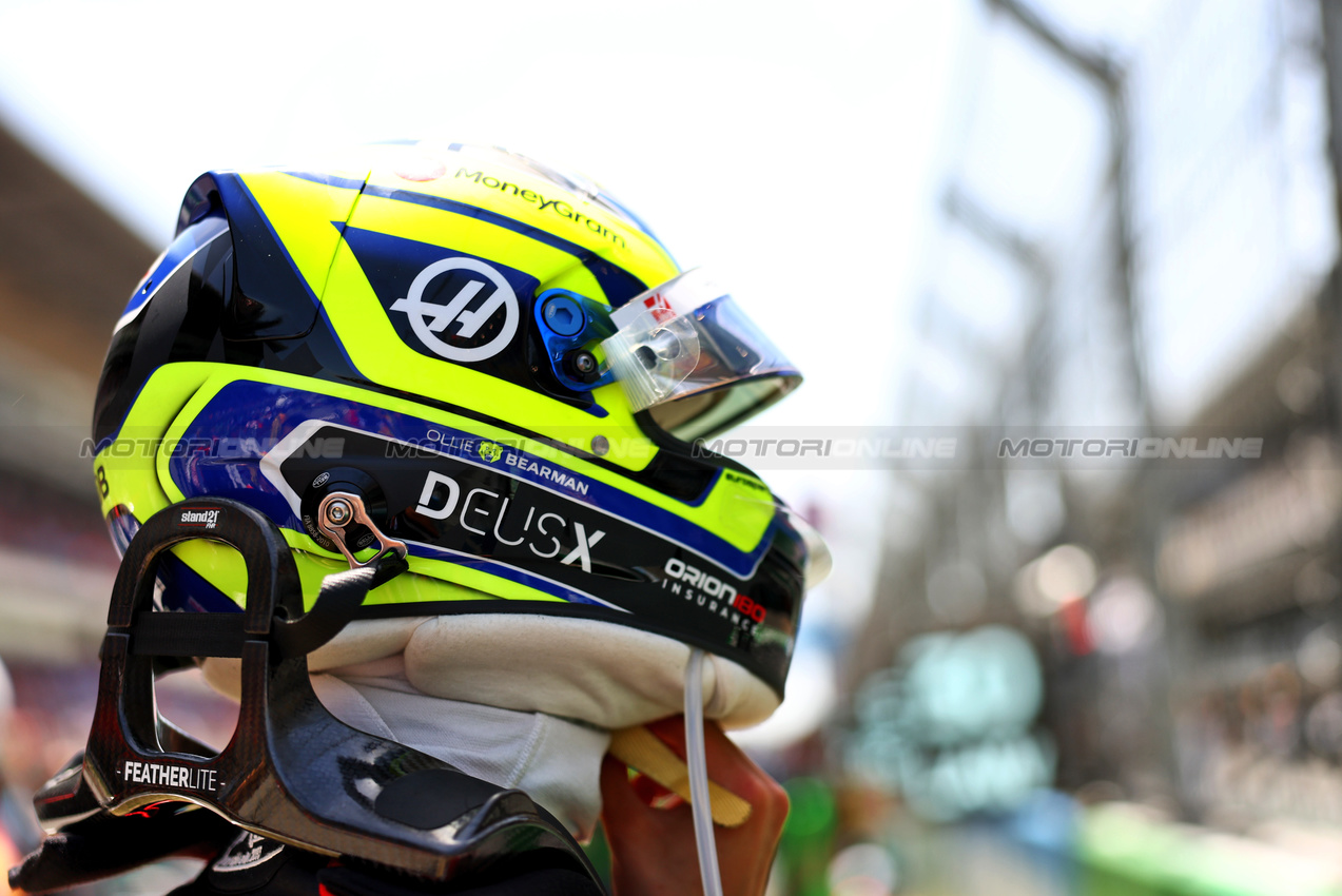 GP SPAGNA, Oliver Bearman (GBR) Haas F1 Team on the grid.

01.06.2025. Formula 1 World Championship, Rd 9, Spanish Grand Prix, Barcelona, Spain, Gara Day.

- www.xpbimages.com, EMail: requests@xpbimages.com © Copyright: Charniaux / XPB Images