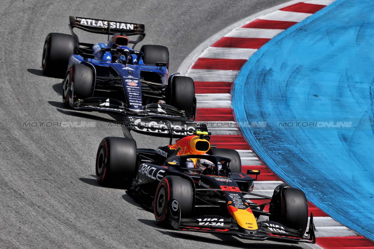 GP SPAGNA, Yuki Tsunoda (JPN) Red Bull Racing RB21.

01.06.2025. Formula 1 World Championship, Rd 9, Spanish Grand Prix, Barcelona, Spain, Gara Day.

- www.xpbimages.com, EMail: requests@xpbimages.com © Copyright: Charniaux / XPB Images
