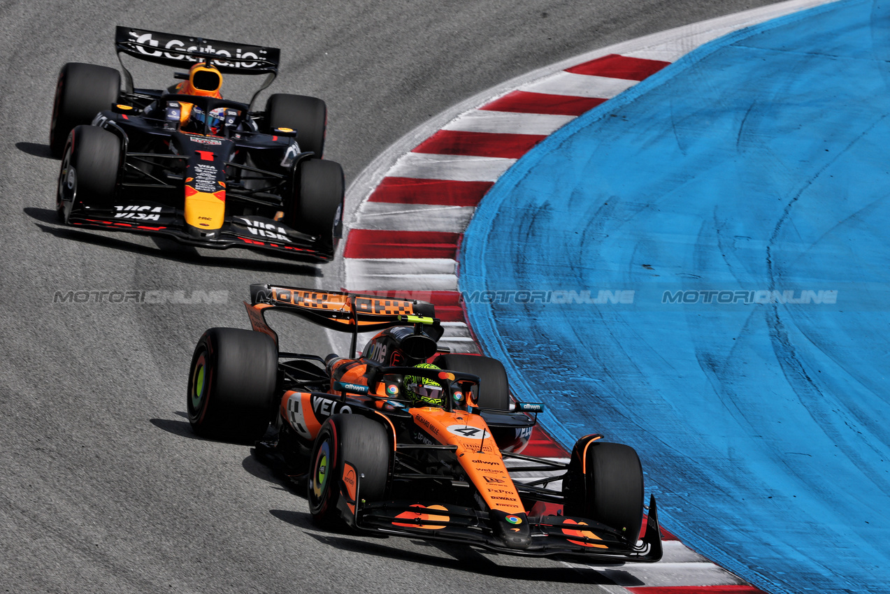 GP SPAGNA, Lando Norris (GBR) McLaren MCL39.

01.06.2025. Formula 1 World Championship, Rd 9, Spanish Grand Prix, Barcelona, Spain, Gara Day.

- www.xpbimages.com, EMail: requests@xpbimages.com © Copyright: Charniaux / XPB Images