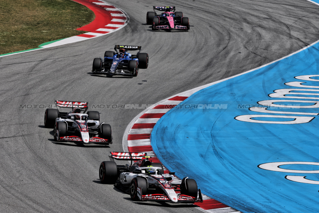 GP SPAGNA, Oliver Bearman (GBR) Haas VF-25.

01.06.2025. Formula 1 World Championship, Rd 9, Spanish Grand Prix, Barcelona, Spain, Gara Day.

- www.xpbimages.com, EMail: requests@xpbimages.com © Copyright: Charniaux / XPB Images