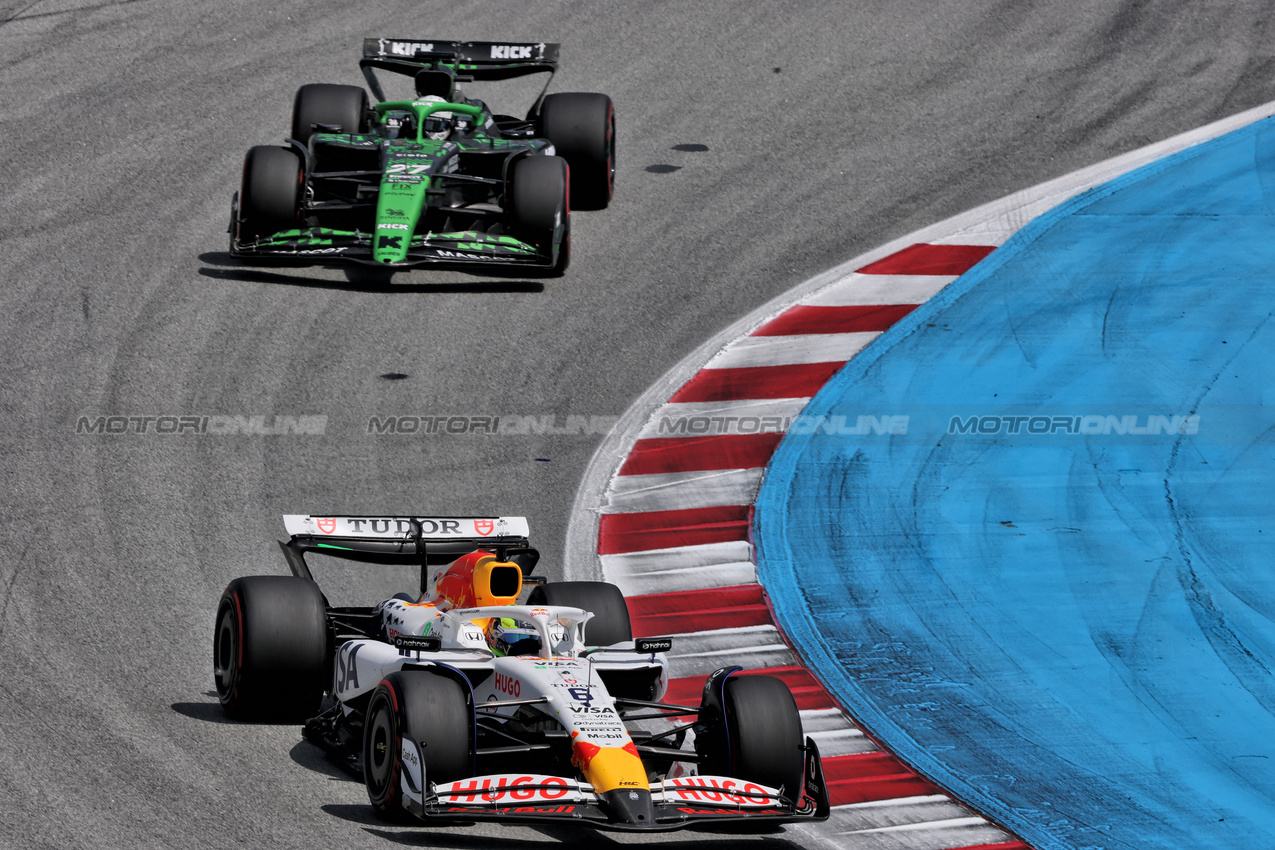 GP SPAGNA, Isack Hadjar (FRA) Racing Bulls VCARB 02.

01.06.2025. Formula 1 World Championship, Rd 9, Spanish Grand Prix, Barcelona, Spain, Gara Day.

- www.xpbimages.com, EMail: requests@xpbimages.com © Copyright: Charniaux / XPB Images