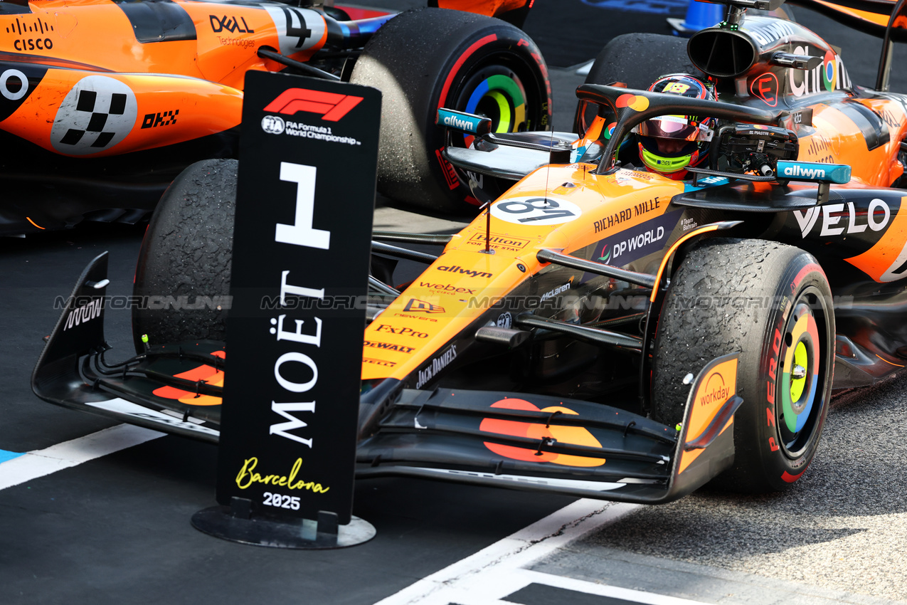 GP SPAGNA, Gara winner Oscar Piastri (AUS) McLaren MCL39 in parc ferme.

01.06.2025. Formula 1 World Championship, Rd 9, Spanish Grand Prix, Barcelona, Spain, Gara Day.

- www.xpbimages.com, EMail: requests@xpbimages.com © Copyright: Batchelor / XPB Images