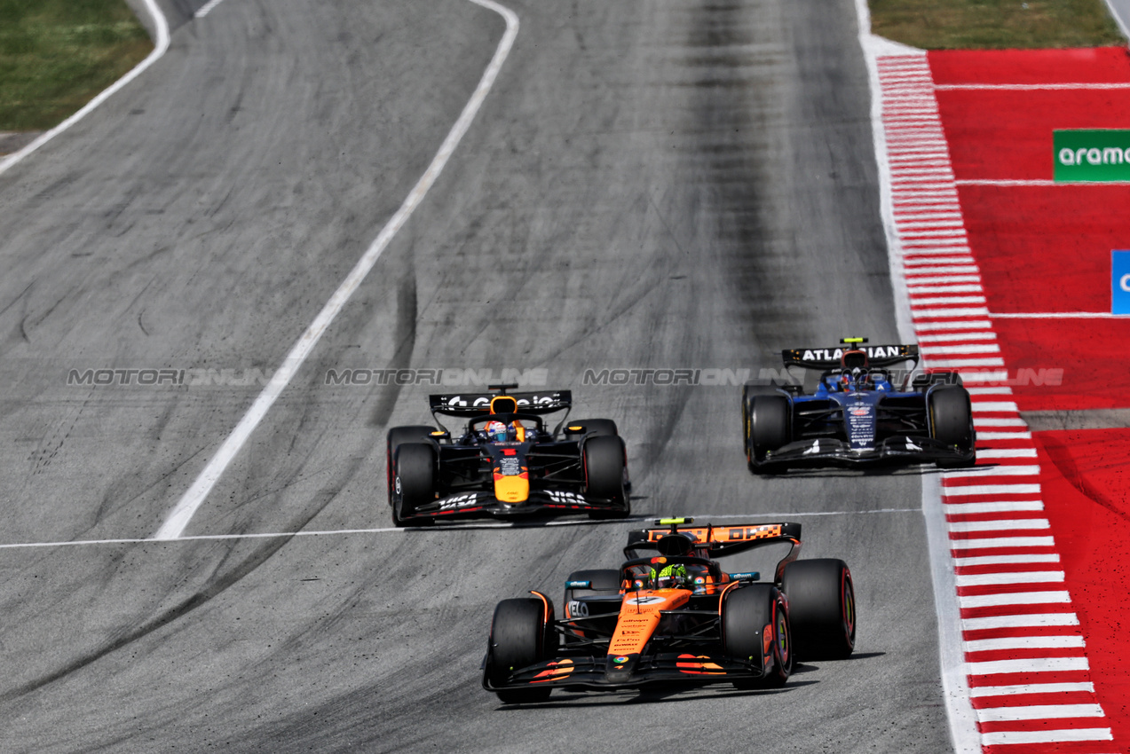 GP SPAGNA, Lando Norris (GBR) McLaren MCL39.

01.06.2025. Formula 1 World Championship, Rd 9, Spanish Grand Prix, Barcelona, Spain, Gara Day.

- www.xpbimages.com, EMail: requests@xpbimages.com © Copyright: Batchelor / XPB Images
