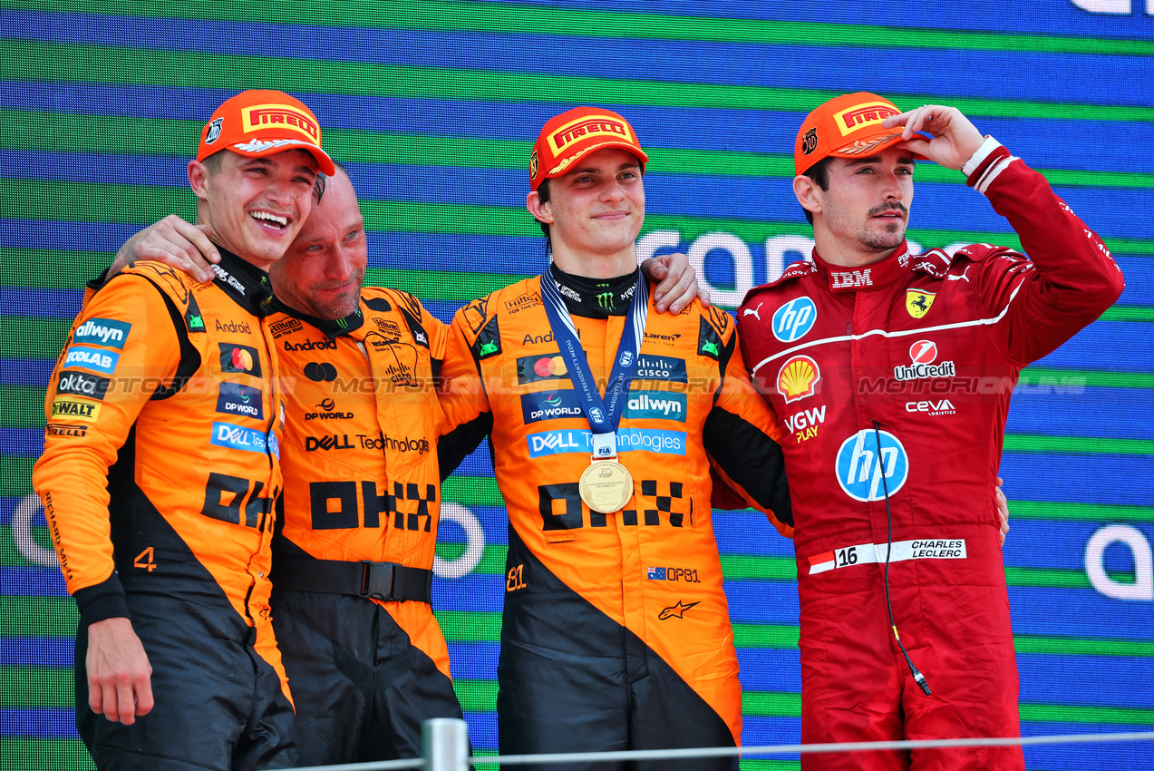 GP SPAGNA, The podium (L to R): Lando Norris (GBR) McLaren, second; Oscar Piastri (AUS) McLaren, vincitore; Charles Leclerc (MON) Ferrari, third.

01.06.2025. Formula 1 World Championship, Rd 9, Spanish Grand Prix, Barcelona, Spain, Gara Day.

- www.xpbimages.com, EMail: requests@xpbimages.com © Copyright: Batchelor / XPB Images