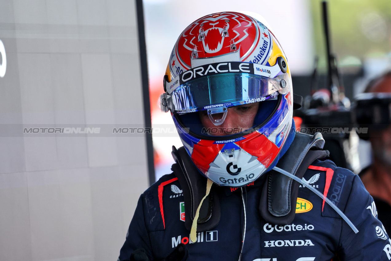 GP SPAGNA, Max Verstappen (NLD) Red Bull Racing in parc ferme.

01.06.2025. Formula 1 World Championship, Rd 9, Spanish Grand Prix, Barcelona, Spain, Gara Day.

- www.xpbimages.com, EMail: requests@xpbimages.com © Copyright: Bearne / XPB Images