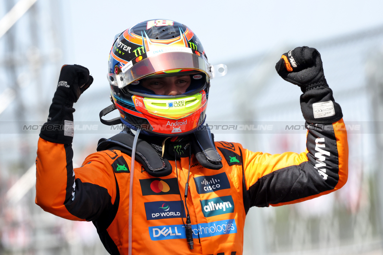 GP SPAGNA, Gara winner Oscar Piastri (AUS) McLaren celebrates in parc ferme.

01.06.2025. Formula 1 World Championship, Rd 9, Spanish Grand Prix, Barcelona, Spain, Gara Day.

- www.xpbimages.com, EMail: requests@xpbimages.com © Copyright: Bearne / XPB Images