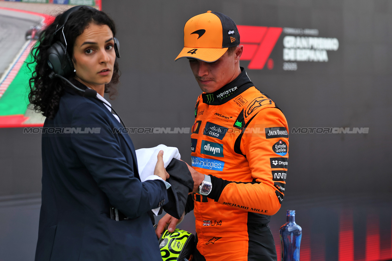 GP SPAGNA, Second placed Lando Norris (GBR) McLaren in parc ferme.

01.06.2025. Formula 1 World Championship, Rd 9, Spanish Grand Prix, Barcelona, Spain, Gara Day.

 - www.xpbimages.com, EMail: requests@xpbimages.com © Copyright: Rew / XPB Images