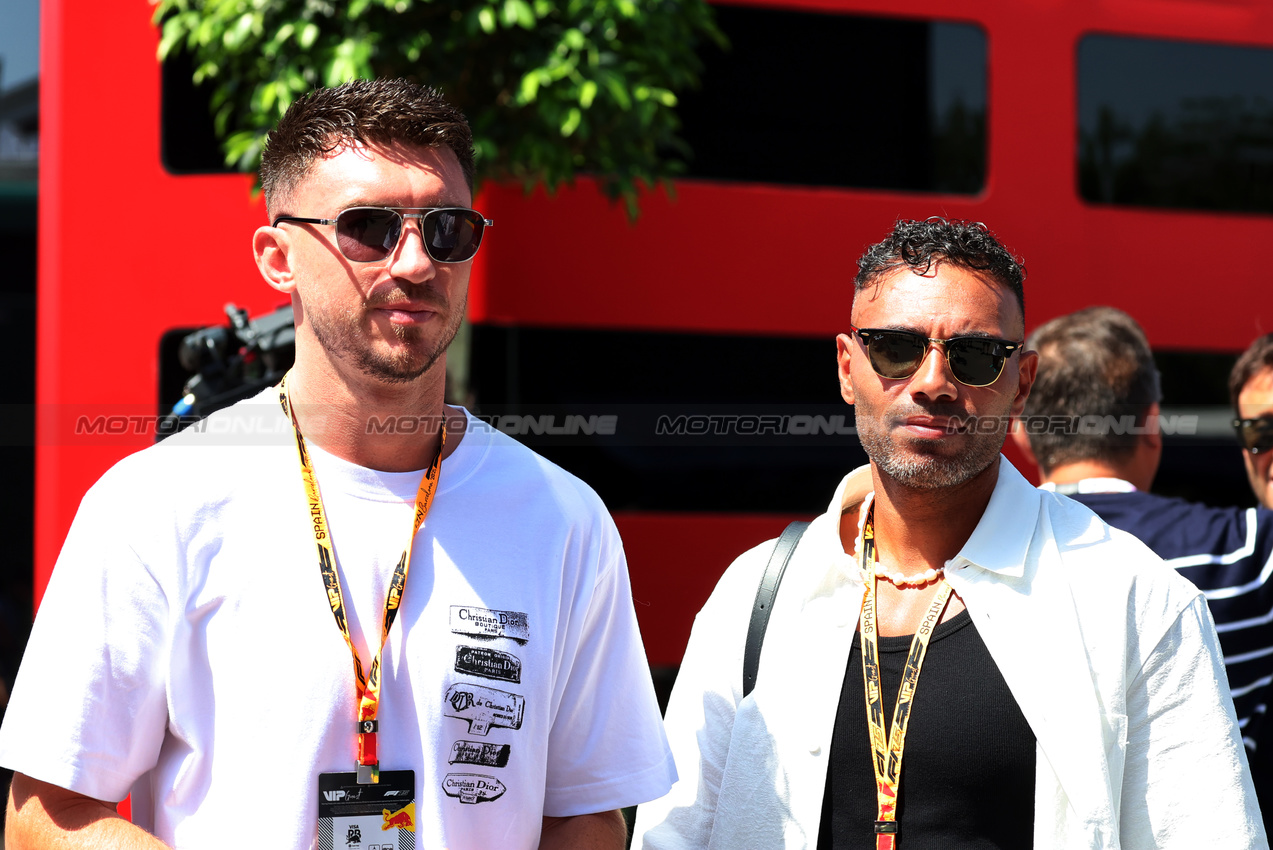 GP SPAGNA, Paddock guests.

01.06.2025. Formula 1 World Championship, Rd 9, Spanish Grand Prix, Barcelona, Spain, Gara Day.

 - www.xpbimages.com, EMail: requests@xpbimages.com © Copyright: Rew / XPB Images