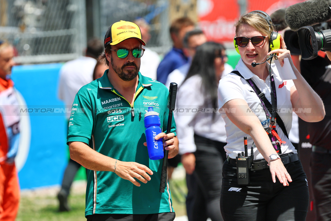 GP SPAGNA, Fernando Alonso (ESP) Aston Martin F1 Team on the drivers' parade.

01.06.2025. Formula 1 World Championship, Rd 9, Spanish Grand Prix, Barcelona, Spain, Gara Day.

- www.xpbimages.com, EMail: requests@xpbimages.com © Copyright: Batchelor / XPB Images