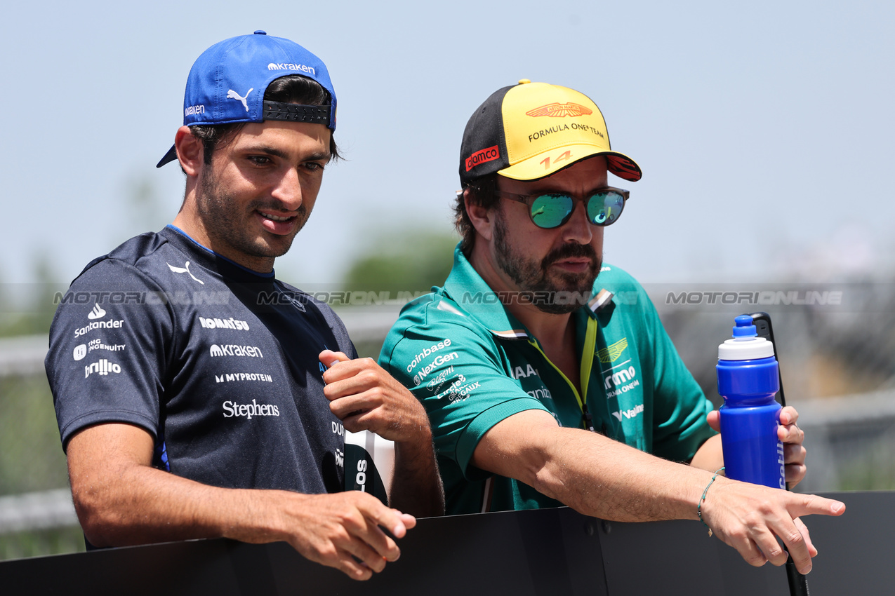 GP SPAGNA, Carlos Sainz Jr (ESP), Atlassian Williams Racing e Fernando Alonso (ESP), Aston Martin Racing 
01.06.2025. Formula 1 World Championship, Rd 9, Spanish Grand Prix, Barcelona, Spain, Gara Day.
- www.xpbimages.com, EMail: requests@xpbimages.com © Copyright: Charniaux / XPB Images