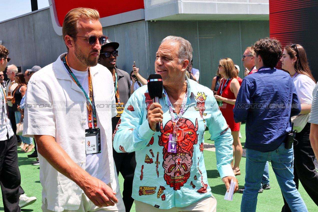 GP SPAGNA, (L to R): Harry Kane (GBR) England Football Team Player with Kai Ebel (GER) RTL TV Presenter.

01.06.2025. Formula 1 World Championship, Rd 9, Spanish Grand Prix, Barcelona, Spain, Gara Day.

- www.xpbimages.com, EMail: requests@xpbimages.com © Copyright: Batchelor / XPB Images