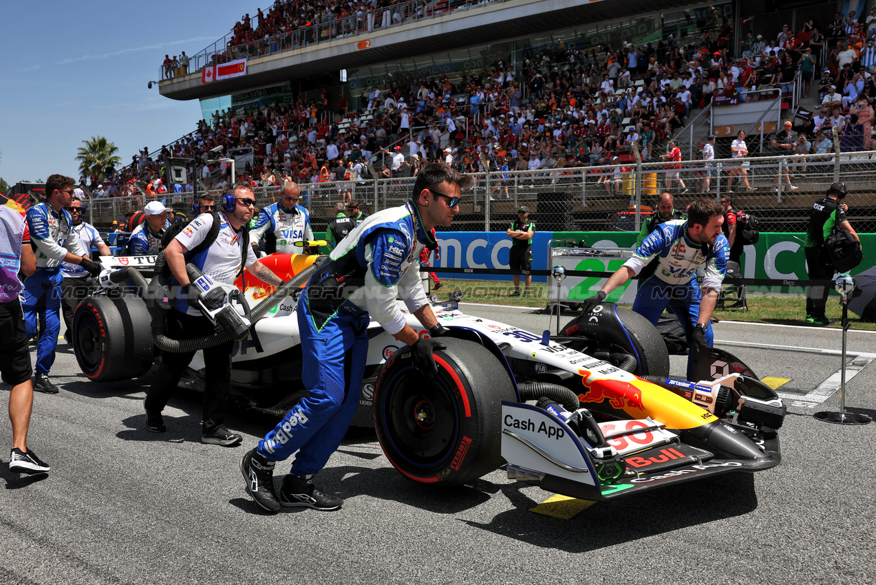 GP SPAGNA, Liam Lawson (NZL) Racing Bulls VCARB 02 on the grid.

01.06.2025. Formula 1 World Championship, Rd 9, Spanish Grand Prix, Barcelona, Spain, Gara Day.

 - www.xpbimages.com, EMail: requests@xpbimages.com © Copyright: Rew / XPB Images