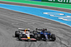 GP SPAGNA, Liam Lawson (NZL) Racing Bulls VCARB 02 e Alexander Albon (THA) Atlassian Williams Racing FW47 battle for position.

01.06.2025. Formula 1 World Championship, Rd 9, Spanish Grand Prix, Barcelona, Spain, Gara Day.

- www.xpbimages.com, EMail: requests@xpbimages.com © Copyright: Charniaux / XPB Images
