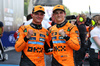 GP SPAGNA, (L to R): Second placed Lando Norris (GBR) McLaren celebrates with team mate e vincitore Oscar Piastri (AUS) McLaren in parc ferme.

01.06.2025. Formula 1 World Championship, Rd 9, Spanish Grand Prix, Barcelona, Spain, Gara Day.

 - www.xpbimages.com, EMail: requests@xpbimages.com © Copyright: Rew / XPB Images