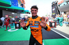GP SPAGNA, Lando Norris (GBR) McLaren celebrates his second position in parc ferme.

01.06.2025. Formula 1 World Championship, Rd 9, Spanish Grand Prix, Barcelona, Spain, Gara Day.

 - www.xpbimages.com, EMail: requests@xpbimages.com © Copyright: Rew / XPB Images