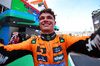 GP SPAGNA, Lando Norris (GBR) McLaren celebrates his second position in parc ferme.

01.06.2025. Formula 1 World Championship, Rd 9, Spanish Grand Prix, Barcelona, Spain, Gara Day.

 - www.xpbimages.com, EMail: requests@xpbimages.com © Copyright: Rew / XPB Images