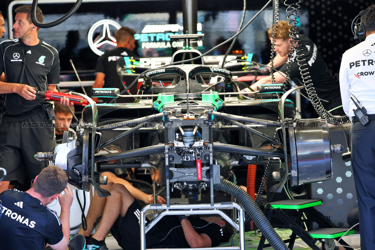 GP SPAGNA, Mercedes AMG F1 W16 being prepared in the pit garage.

29.05.2025. Formula 1 World Championship, Rd 9, Spanish Grand Prix, Barcelona, Spain, Preparation Day.

- www.xpbimages.com, EMail: requests@xpbimages.com © Copyright: Batchelor / XPB Images