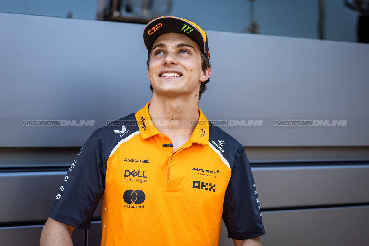 GP SPAGNA, Oscar Piastri (AUS) McLaren.

29.05.2025. Formula 1 World Championship, Rd 9, Spanish Grand Prix, Barcelona, Spain, Preparation Day.

- www.xpbimages.com, EMail: requests@xpbimages.com © Copyright: Bearne / XPB Images