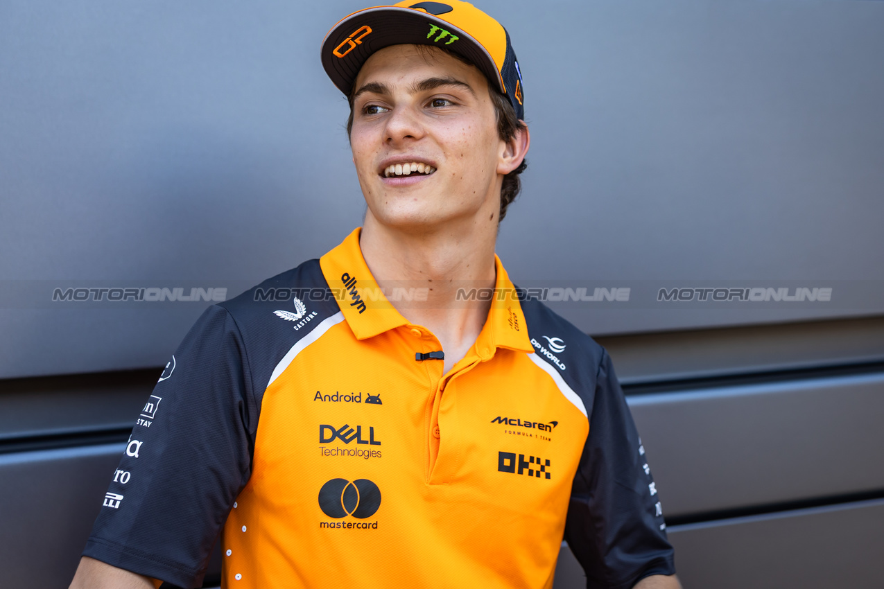GP SPAGNA, Oscar Piastri (AUS) McLaren.

29.05.2025. Formula 1 World Championship, Rd 9, Spanish Grand Prix, Barcelona, Spain, Preparation Day.

- www.xpbimages.com, EMail: requests@xpbimages.com © Copyright: Bearne / XPB Images