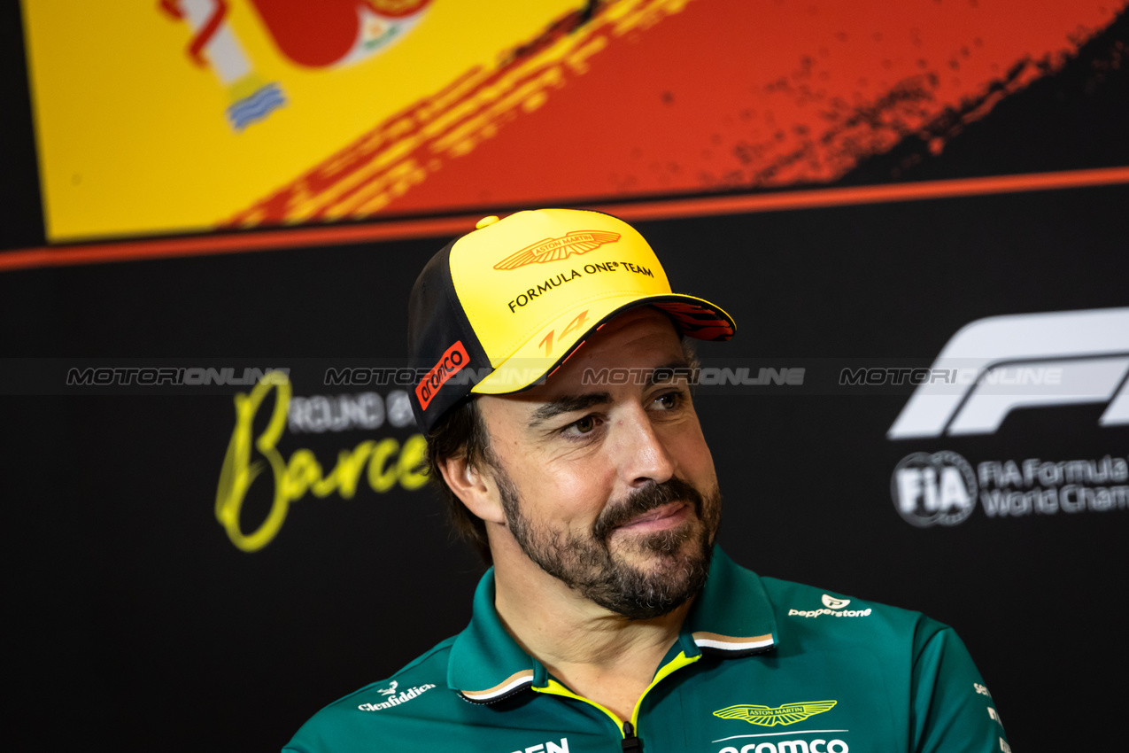 GP SPAGNA, Fernando Alonso (ESP) Aston Martin F1 Team in the FIA Press Conference.

29.05.2025. Formula 1 World Championship, Rd 9, Spanish Grand Prix, Barcelona, Spain, Preparation Day.

- www.xpbimages.com, EMail: requests@xpbimages.com © Copyright: Bearne / XPB Images