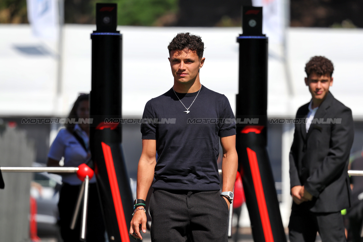 GP SPAGNA, Lando Norris (GBR) McLaren.

29.05.2025. Formula 1 World Championship, Rd 9, Spanish Grand Prix, Barcelona, Spain, Preparation Day.

 - www.xpbimages.com, EMail: requests@xpbimages.com © Copyright: Rew / XPB Images