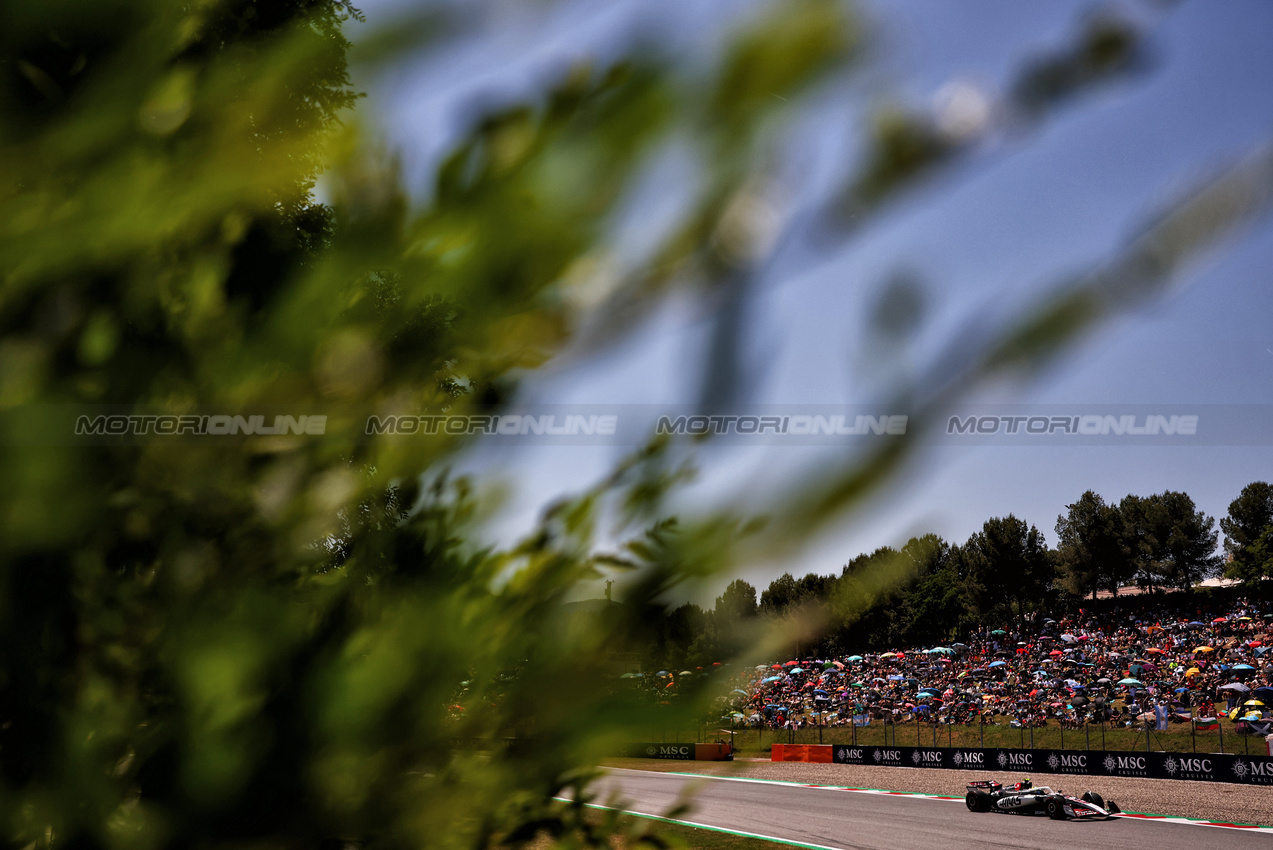 GP SPAGNA, Oliver Bearman (GBR) Haas VF-25.

31.05.2025. Formula 1 World Championship, Rd 9, Spanish Grand Prix, Barcelona, Spain, Qualifiche Day.

- www.xpbimages.com, EMail: requests@xpbimages.com © Copyright: Charniaux / XPB Images
