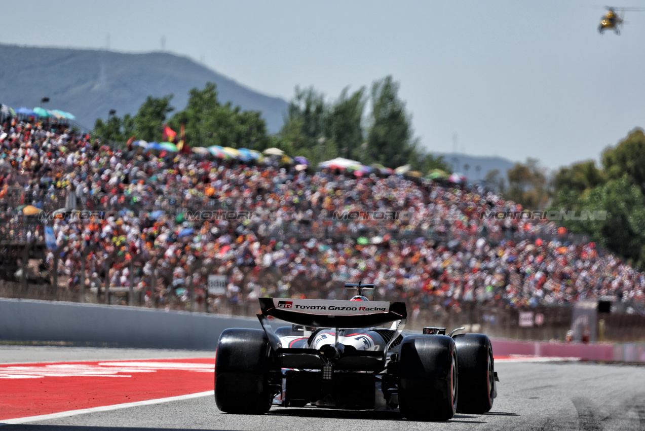GP SPAGNA, Esteban Ocon (FRA) Haas VF-25.

31.05.2025. Formula 1 World Championship, Rd 9, Spanish Grand Prix, Barcelona, Spain, Qualifiche Day.

- www.xpbimages.com, EMail: requests@xpbimages.com © Copyright: Bearne / XPB Images
