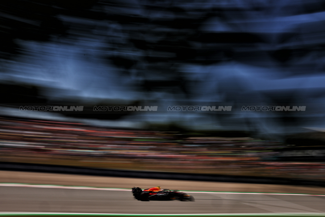 GP SPAGNA, Yuki Tsunoda (JPN) Red Bull Racing RB21.

31.05.2025. Formula 1 World Championship, Rd 9, Spanish Grand Prix, Barcelona, Spain, Qualifiche Day.

- www.xpbimages.com, EMail: requests@xpbimages.com © Copyright: Charniaux / XPB Images