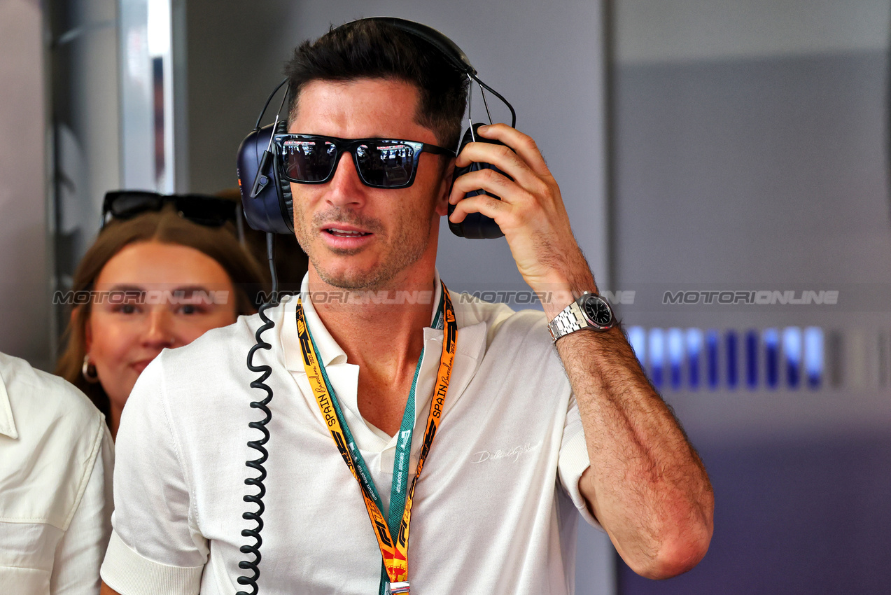 GP SPAGNA, Robert Lewandowski (POL) Football Player.

31.05.2025. Formula 1 World Championship, Rd 9, Spanish Grand Prix, Barcelona, Spain, Qualifiche Day.

- www.xpbimages.com, EMail: requests@xpbimages.com © Copyright: Batchelor / XPB Images