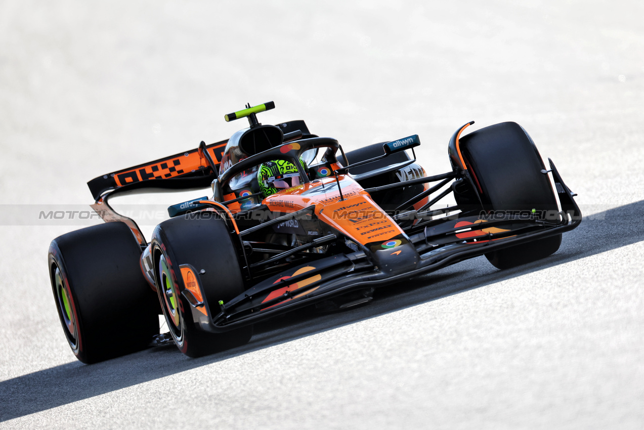 GP SPAGNA, Lando Norris (GBR) McLaren MCL39.

31.05.2025. Formula 1 World Championship, Rd 9, Spanish Grand Prix, Barcelona, Spain, Qualifiche Day.

 - www.xpbimages.com, EMail: requests@xpbimages.com © Copyright: Rew / XPB Images