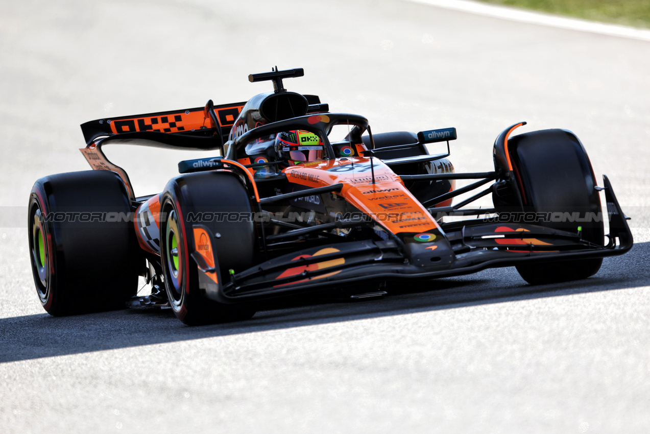 GP SPAGNA, Oscar Piastri (AUS) McLaren MCL39.

31.05.2025. Formula 1 World Championship, Rd 9, Spanish Grand Prix, Barcelona, Spain, Qualifiche Day.

 - www.xpbimages.com, EMail: requests@xpbimages.com © Copyright: Rew / XPB Images
