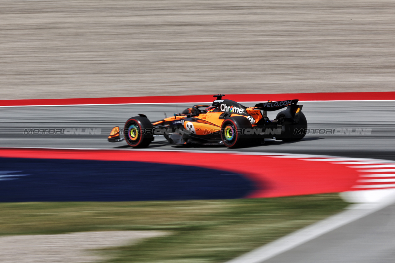 GP SPAGNA, Oscar Piastri (AUS) McLaren MCL39.

31.05.2025. Formula 1 World Championship, Rd 9, Spanish Grand Prix, Barcelona, Spain, Qualifiche Day.

 - www.xpbimages.com, EMail: requests@xpbimages.com © Copyright: Rew / XPB Images
