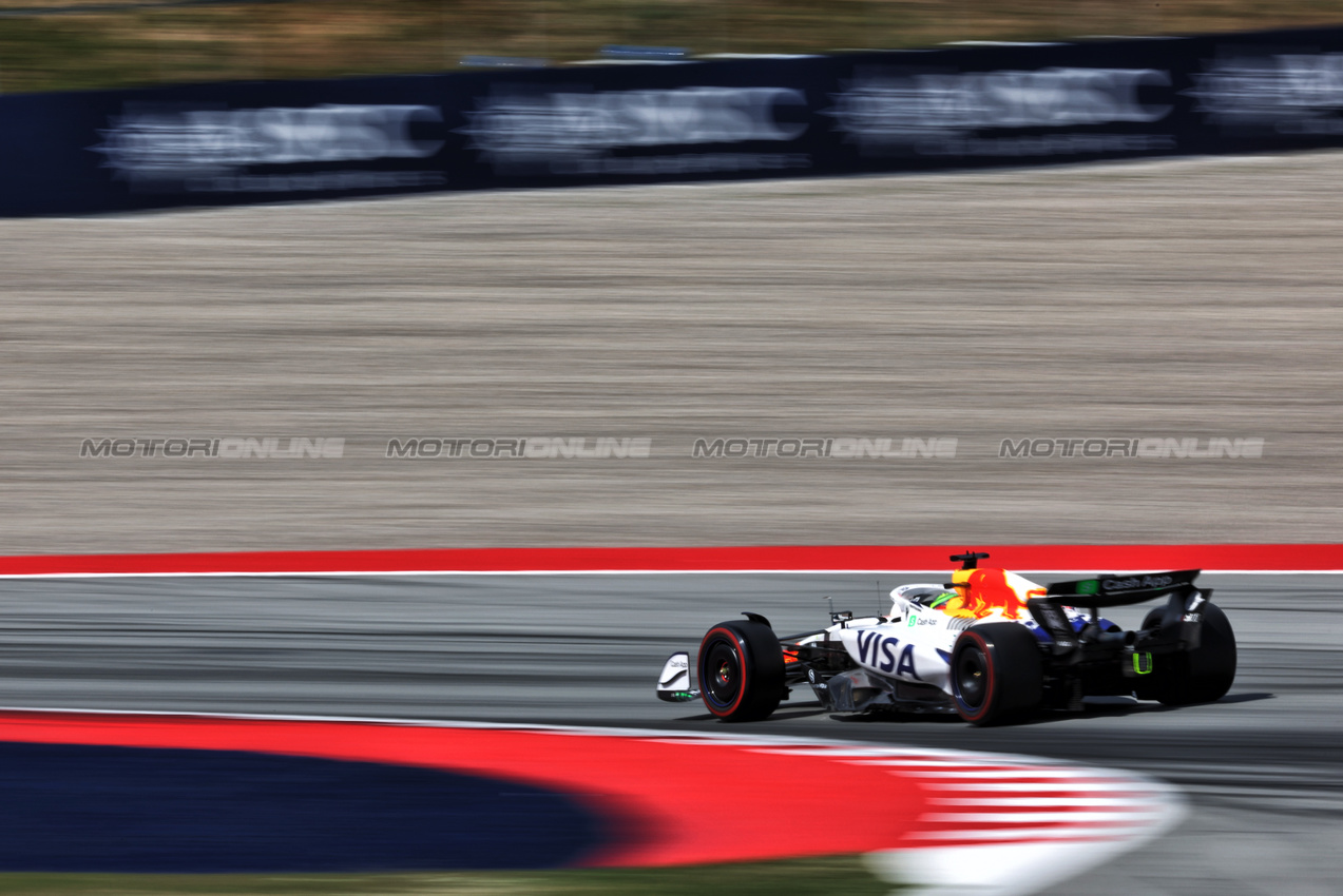 GP SPAGNA, Isack Hadjar (FRA) Racing Bulls VCARB 02.

31.05.2025. Formula 1 World Championship, Rd 9, Spanish Grand Prix, Barcelona, Spain, Qualifiche Day.

 - www.xpbimages.com, EMail: requests@xpbimages.com © Copyright: Rew / XPB Images