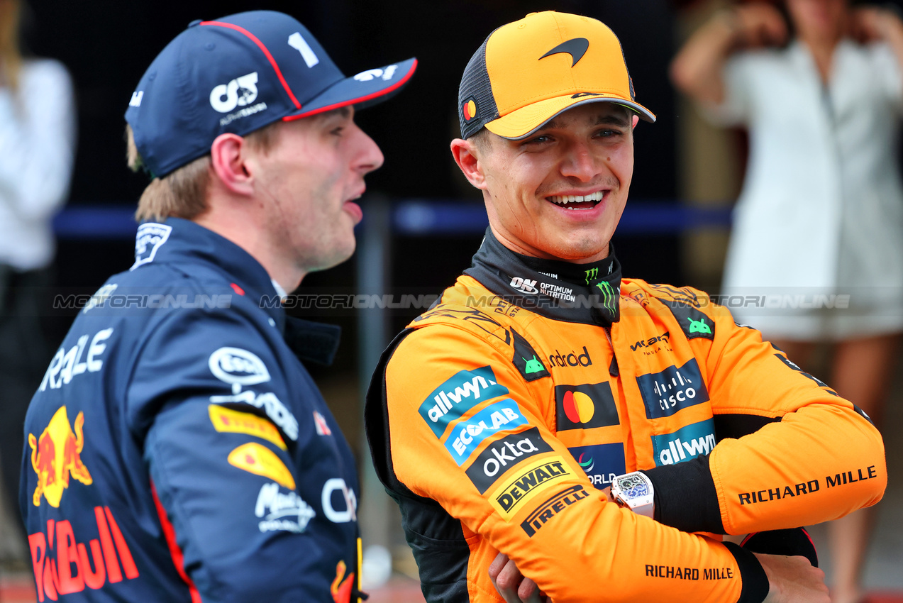 GP SPAGNA, Lando Norris (GBR) McLaren with Max Verstappen (NLD) Red Bull Racing in qualifying parc ferme.

31.05.2025. Formula 1 World Championship, Rd 9, Spanish Grand Prix, Barcelona, Spain, Qualifiche Day.

- www.xpbimages.com, EMail: requests@xpbimages.com © Copyright: Batchelor / XPB Images