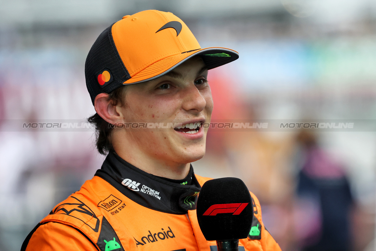 GP SPAGNA, Pole sitter Oscar Piastri (AUS) McLaren in qualifying parc ferme.

31.05.2025. Formula 1 World Championship, Rd 9, Spanish Grand Prix, Barcelona, Spain, Qualifiche Day.

- www.xpbimages.com, EMail: requests@xpbimages.com © Copyright: Charniaux / XPB Images