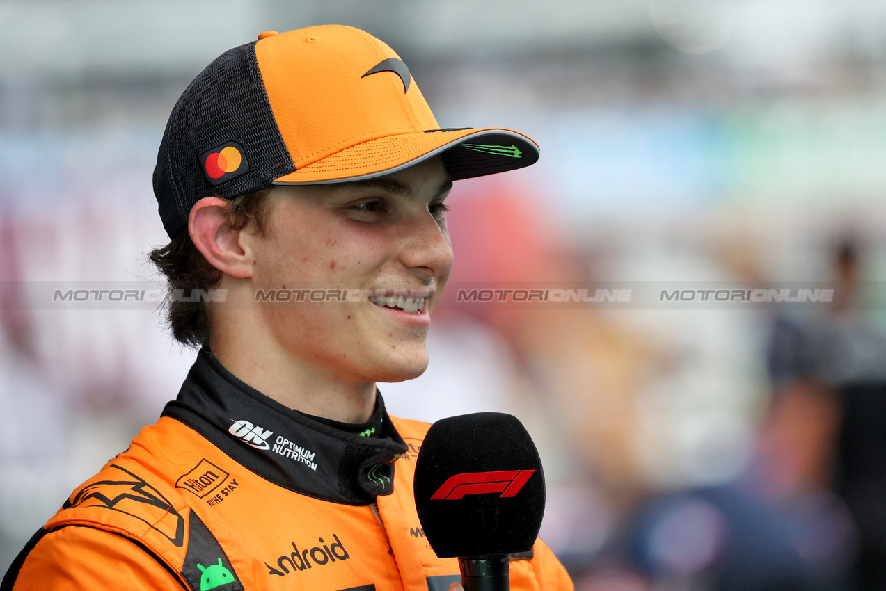 GP SPAGNA, Pole sitter Oscar Piastri (AUS) McLaren in qualifying parc ferme.

31.05.2025. Formula 1 World Championship, Rd 9, Spanish Grand Prix, Barcelona, Spain, Qualifiche Day.

- www.xpbimages.com, EMail: requests@xpbimages.com © Copyright: Charniaux / XPB Images