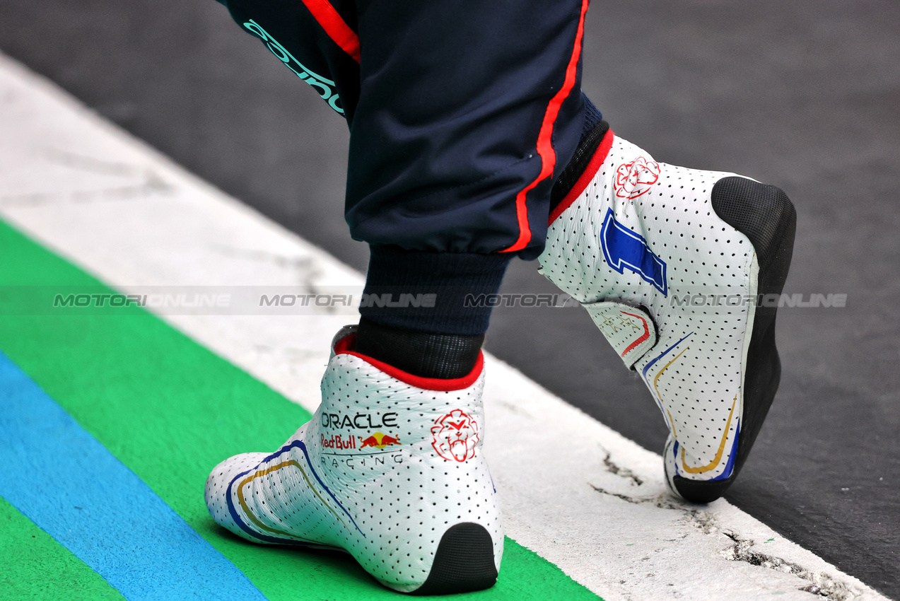 GP SPAGNA, Max Verstappen (NLD) Red Bull Racing - racing boots, in qualifying parc ferme.

31.05.2025. Formula 1 World Championship, Rd 9, Spanish Grand Prix, Barcelona, Spain, Qualifiche Day.

- www.xpbimages.com, EMail: requests@xpbimages.com © Copyright: Charniaux / XPB Images