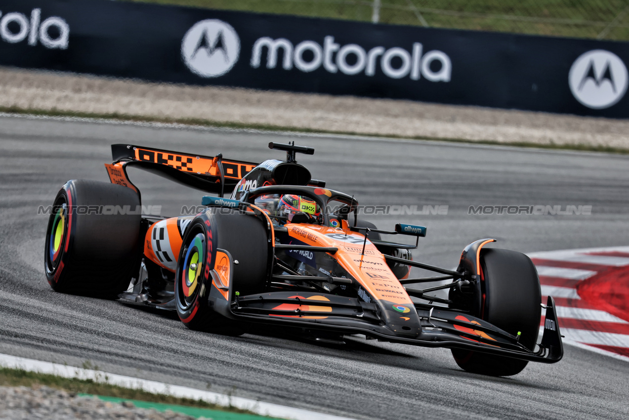 GP SPAGNA, Oscar Piastri (AUS) McLaren MCL39.

31.05.2025. Formula 1 World Championship, Rd 9, Spanish Grand Prix, Barcelona, Spain, Qualifiche Day.

 - www.xpbimages.com, EMail: requests@xpbimages.com © Copyright: Rew / XPB Images