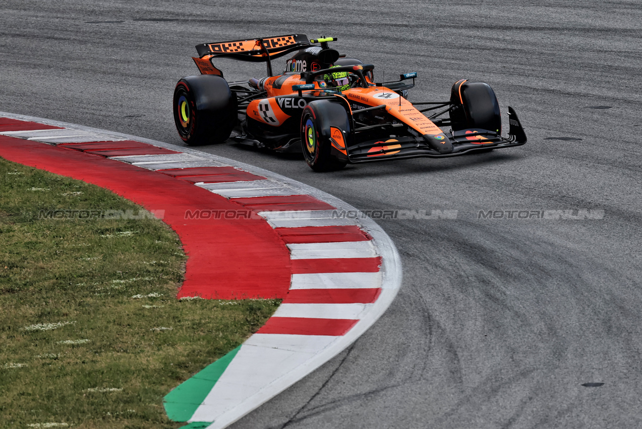 GP SPAGNA, Lando Norris (GBR) McLaren MCL39.

31.05.2025. Formula 1 World Championship, Rd 9, Spanish Grand Prix, Barcelona, Spain, Qualifiche Day.

 - www.xpbimages.com, EMail: requests@xpbimages.com © Copyright: Rew / XPB Images