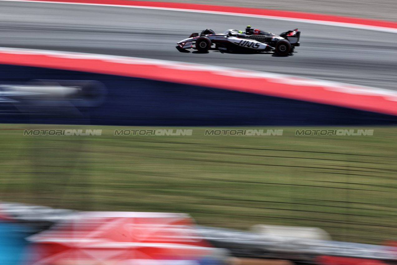 GP SPAGNA, Oliver Bearman (GBR) Haas VF-25.

31.05.2025. Formula 1 World Championship, Rd 9, Spanish Grand Prix, Barcelona, Spain, Qualifiche Day.

 - www.xpbimages.com, EMail: requests@xpbimages.com © Copyright: Rew / XPB Images